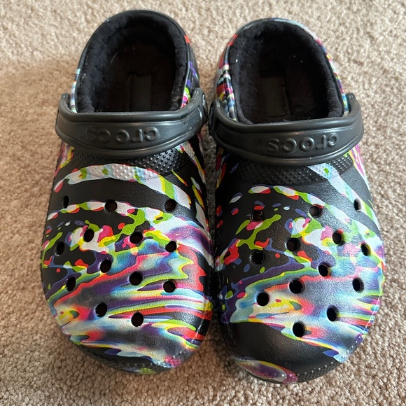Crocs Classic Fuzz Fur Lined Clog Out Of This World Black Multi Rainbow Unisex 6 - Picture 2 of 4